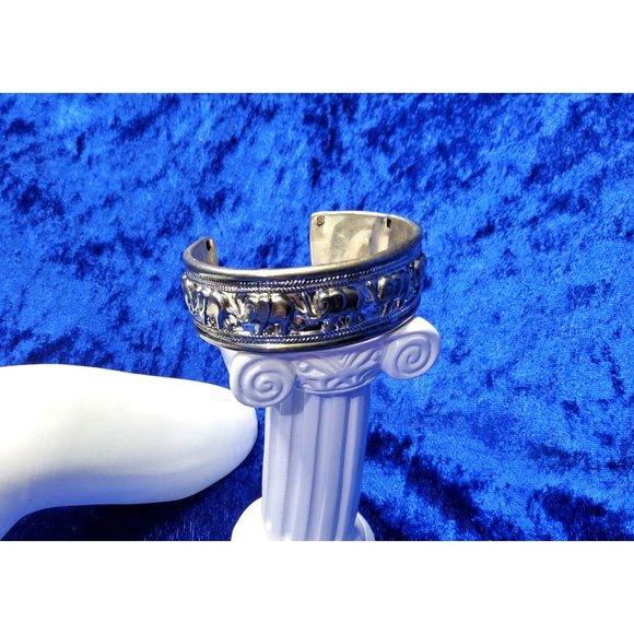 vintage signed best silver tone elephants trunks up design good luck cuff bracel - Picture 4 of 6